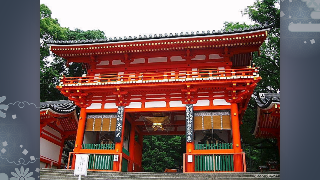 京都・八坂神社（桜門）